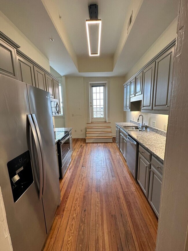 Building Photo - Spacious 3 Bedroom/3 Bathroom Townhome with Private Rooftop Deck