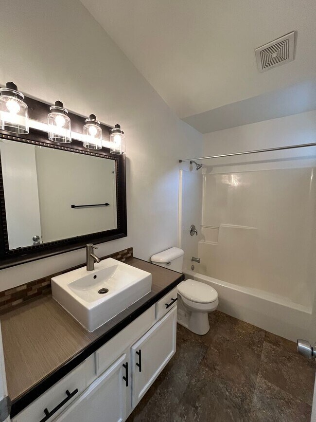 Building Photo - Updated 3 Bedroom Home Near Barkley Village