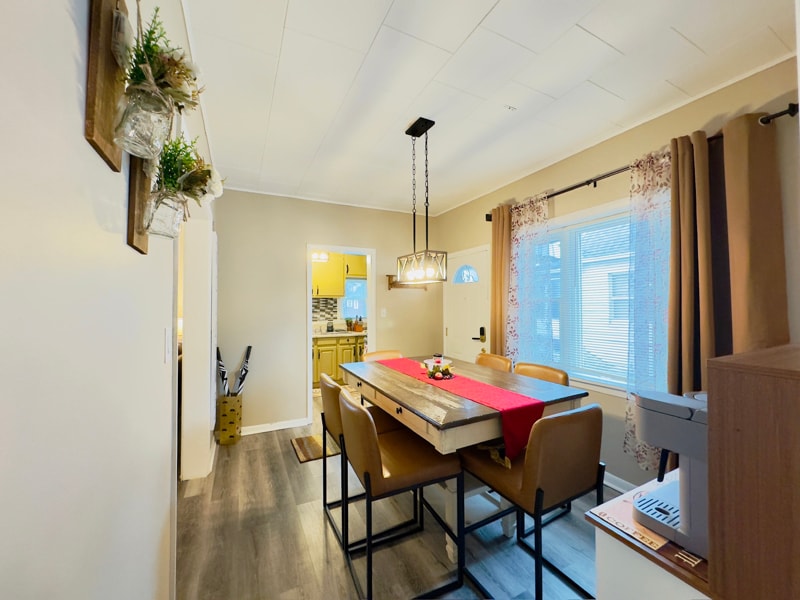 Building Photo - 922 W Broadway St