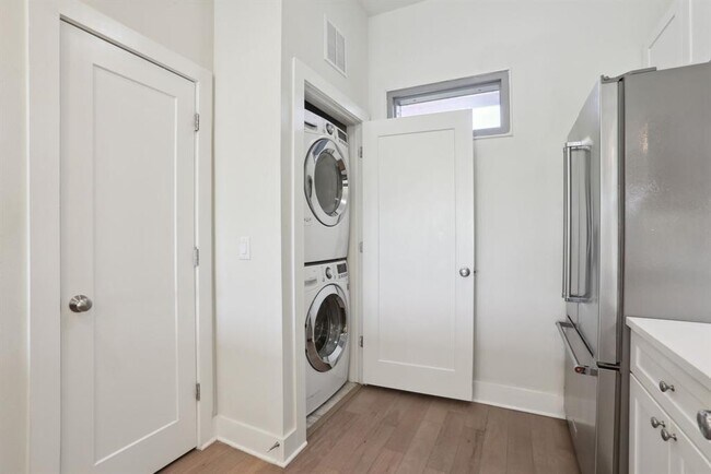 Building Photo - 908 Nueces St