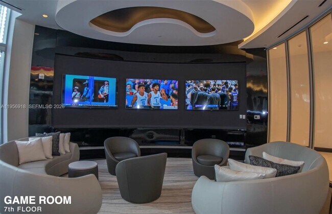 Building Photo - 851 NE 1st Ave