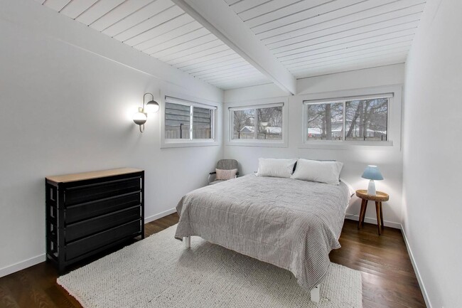 Building Photo - 2649 Crawford Ave