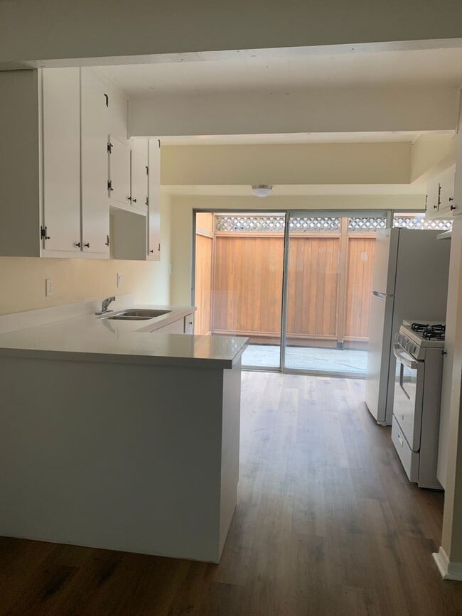 Building Photo - 2bd condo unit- for lease in Marvista $3000