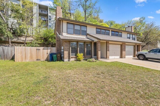 Building Photo - 6525 Hart Ln