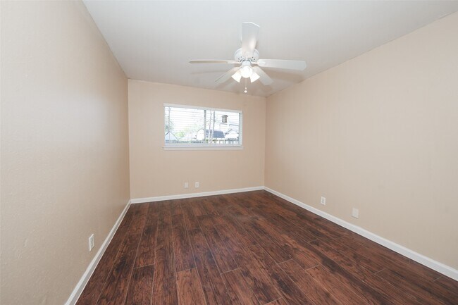 Building Photo - 5375 Little John Ln