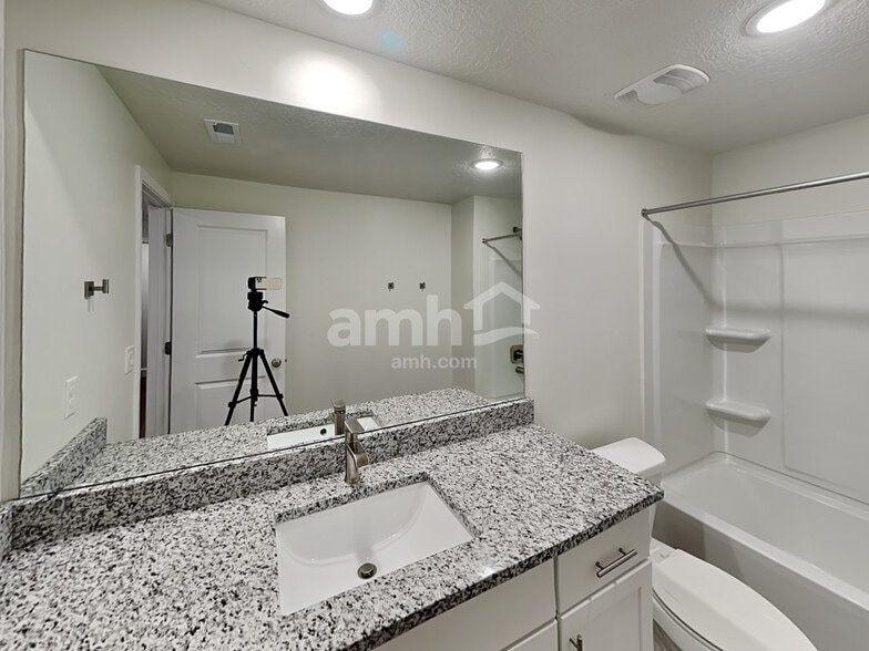 Building Photo - 6109 W Arranmore Dr