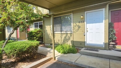 Building Photo - "Charming 2-Bedroom Retreat with modern co...