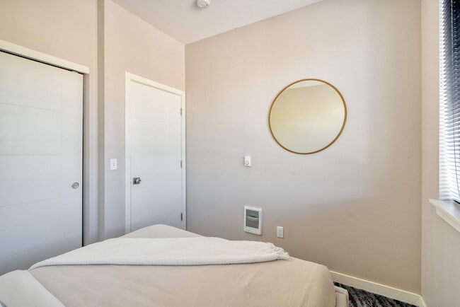 Building Photo - 1428 SE 19th Ave