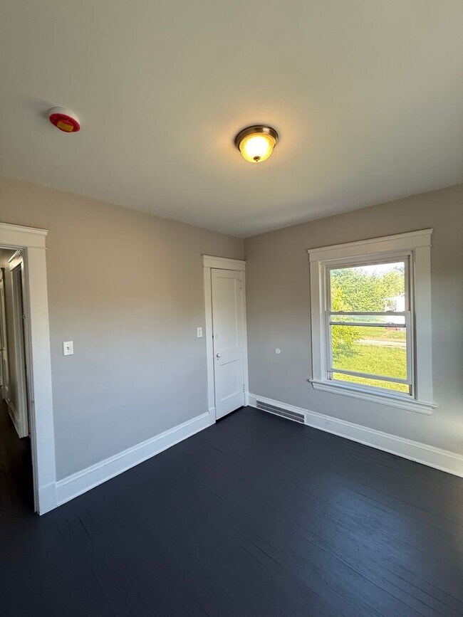 Building Photo - SECTION 8 & EDEN Accepted! - Fully Renovated 3-Bedroom Apartment