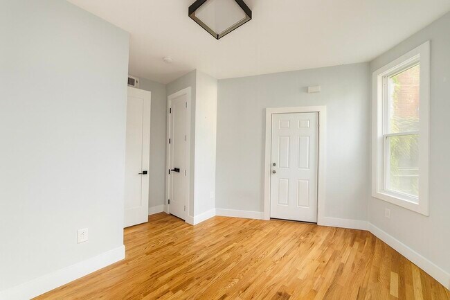 Building Photo - 308 Clerk St