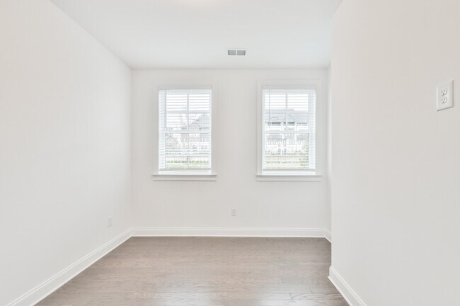 Building Photo - 6528 Beacon Dr