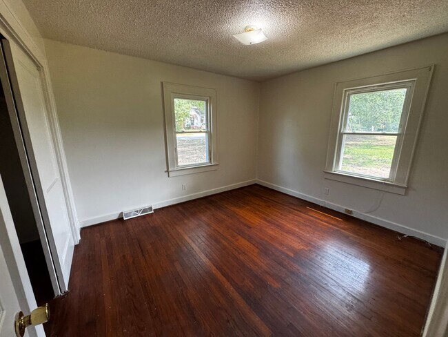 Building Photo - 816 Churchill Dr