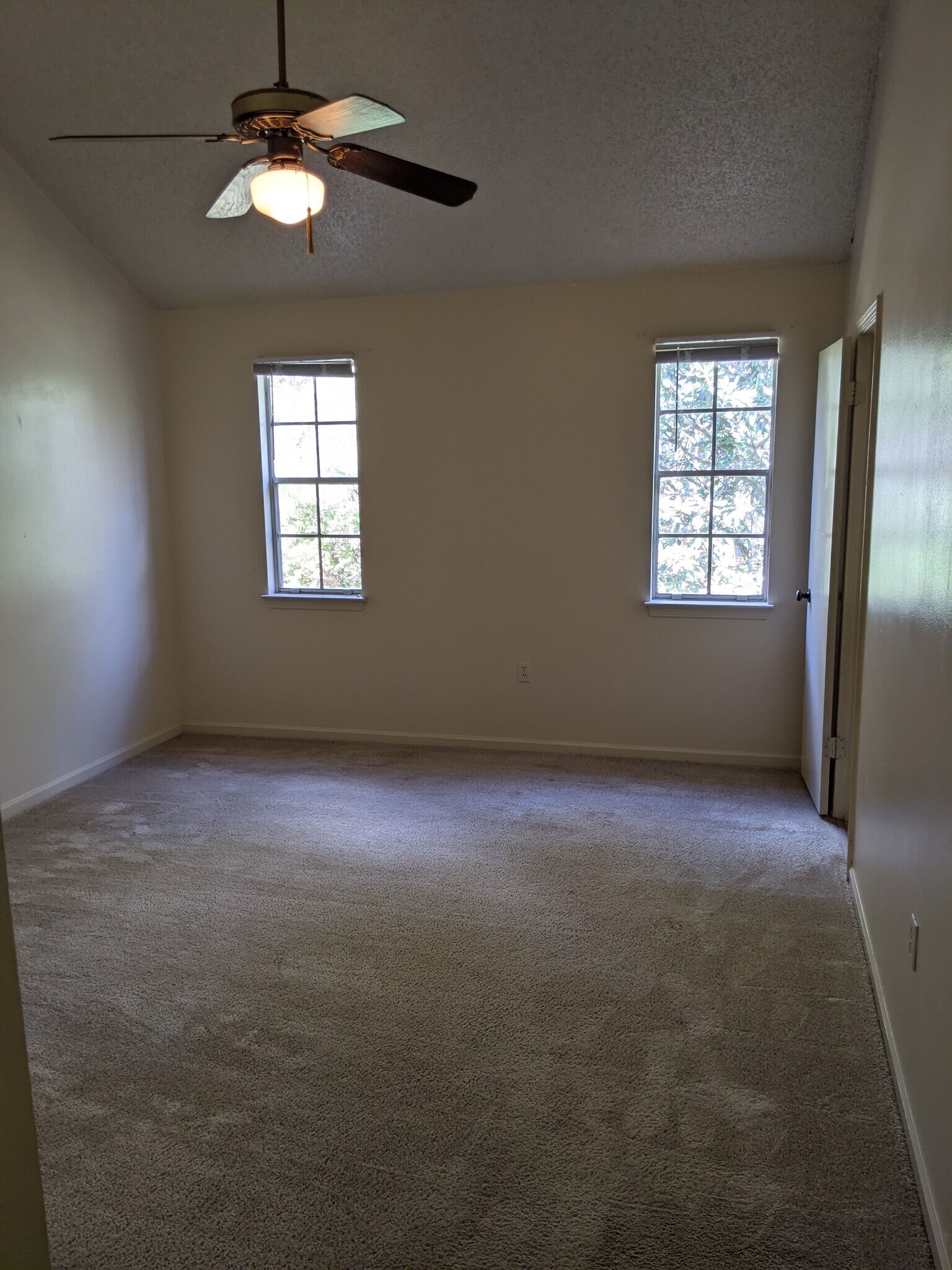 Bedroom #2 with Vaulted Ceilings - 16643 Missionary Ridge Ct