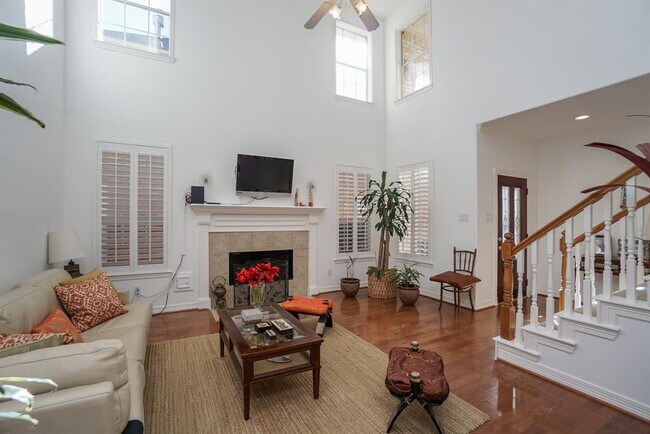 Building Photo - 1131 Enclave Square E