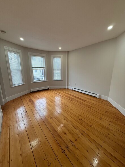 Building Photo - 22 Howell St