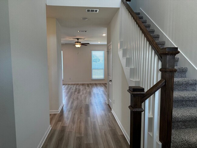 Building Photo - 4 bed 3 bath new build in the Lakes at University Place