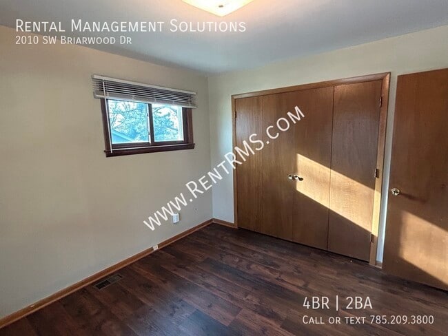 Building Photo - 2010 SW Briarwood Dr