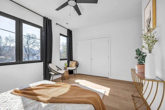 Building Photo - Modern 4-Bed Townhouse in Ridgedale – Minutes from Downtown Chattanooga!