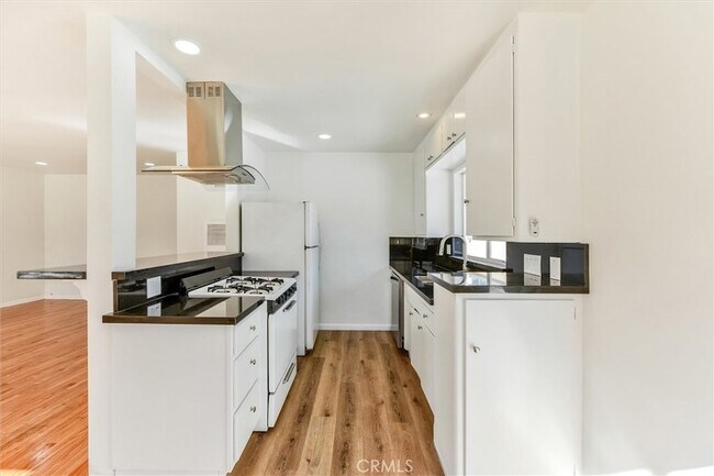 Building Photo - 68 Lime Ave