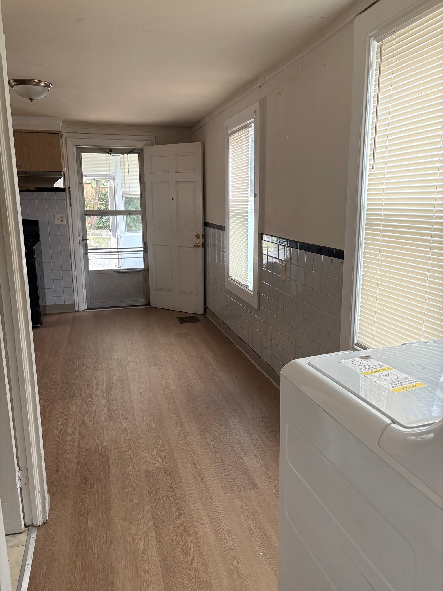 Building Photo - 11 May St