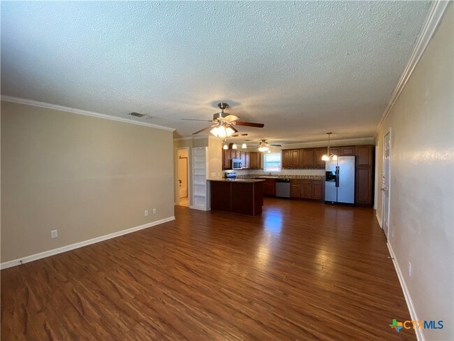 Building Photo - 1490 W Klein Rd