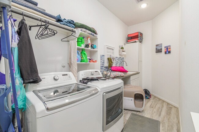 Building Photo - 21207 Rabbitbrush Ct