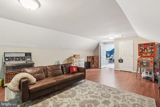 Building Photo - 10709 Shadowglen Trail