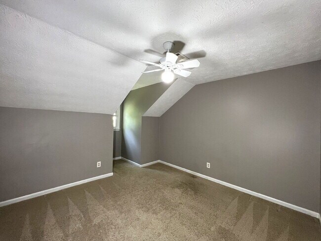 Building Photo - 3324 Devaughn Dr