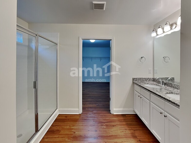 Building Photo - 206 Southfork Ln