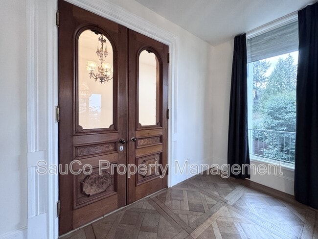 Building Photo - 1980 SW Terrace Dr