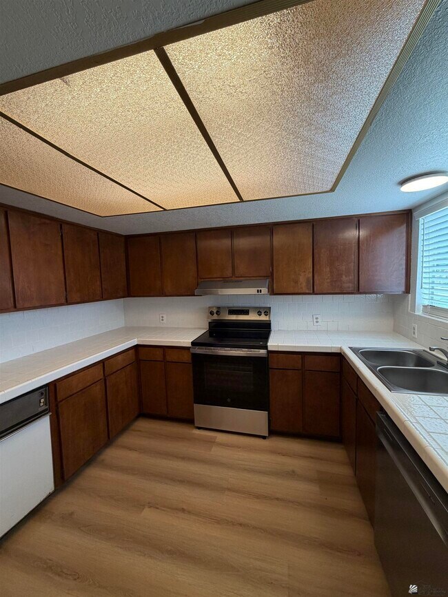 Building Photo - 2490 W Yowell Ct