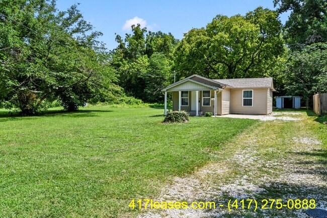 Building Photo - 2518 N Weller Ave