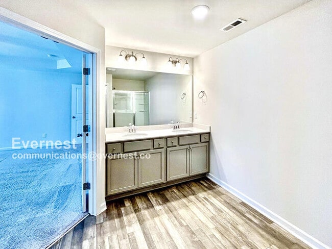 Building Photo - 4708 Fairfax Dr