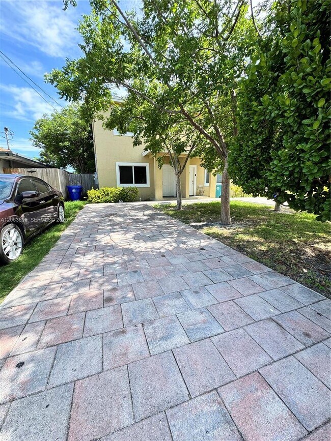 Building Photo - 1770 NW 55th St