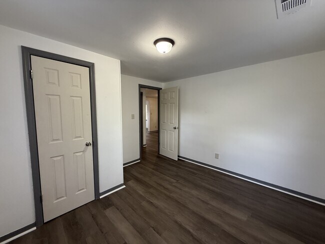 Building Photo - 539 W Georgia St