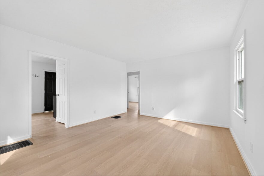 Building Photo - 849 Lyman Ave