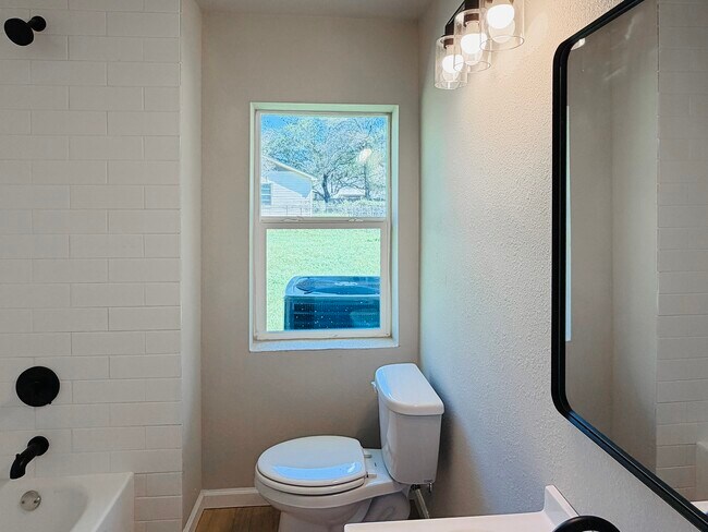 Building Photo - 427 Wood St