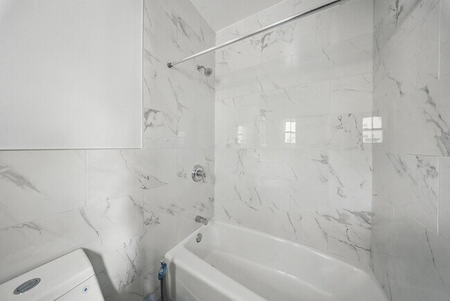 Building Photo - 14 Yankee Pl