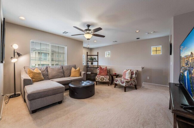Building Photo - CHARMING FULLY FURNISHED 2 BEDROOM!