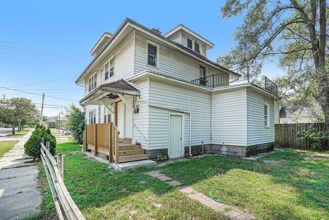 Building Photo - 459 Dickinson St SE