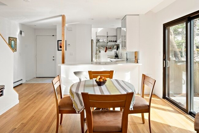 Building Photo - 58 Garden St