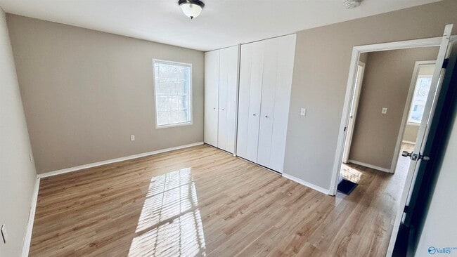 Building Photo - 2004 Chambers Dr NE