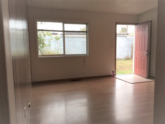 Building Photo - 5431 NE 16th Ave