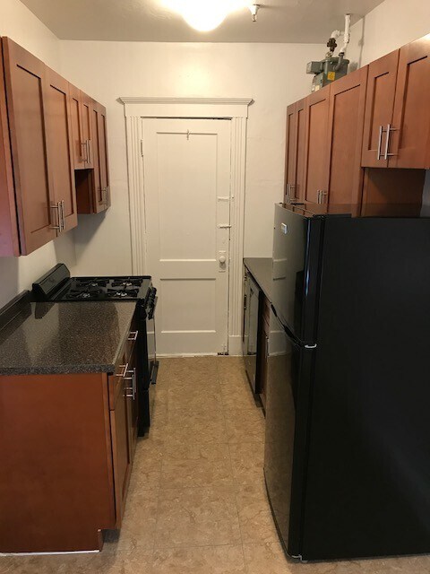 Building Photo - 235 Park Dr