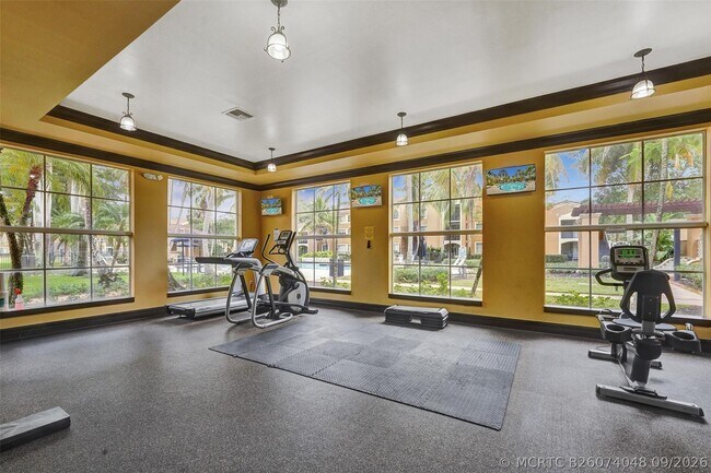 Building Photo - 7940 N Nob Hill Rd