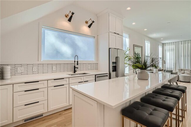 Building Photo - 997 Wylie St SE