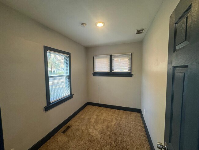 Building Photo - 19234-19235 Five Pts St