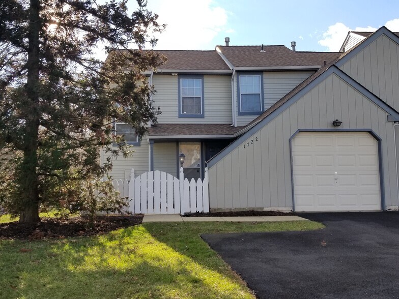 Building Photo - 1722 McNelis Dr