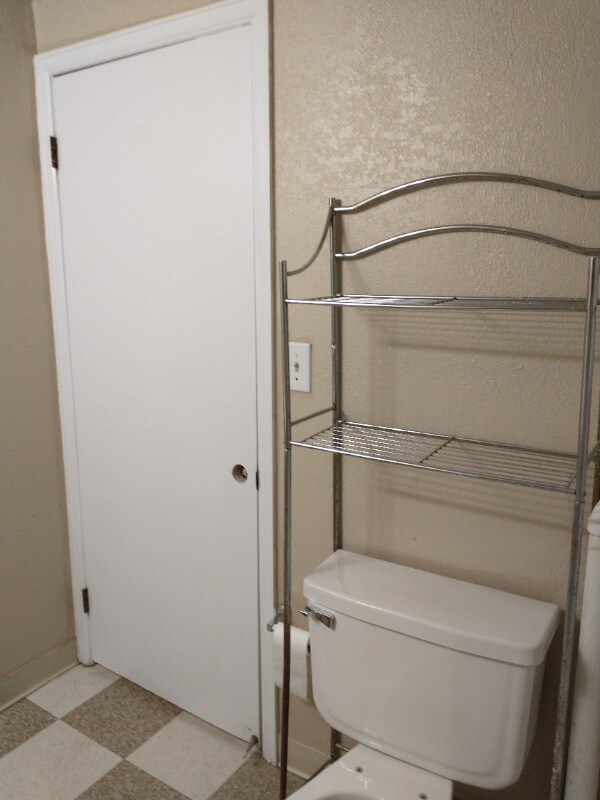 Building Photo - 2917 Cheyenne Ave