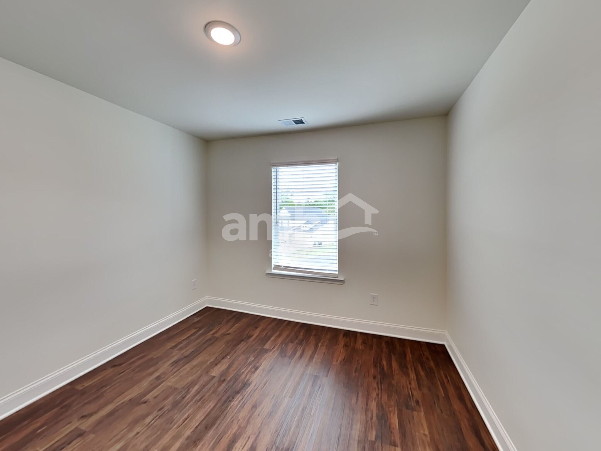 Building Photo - 215 Pecan Dr